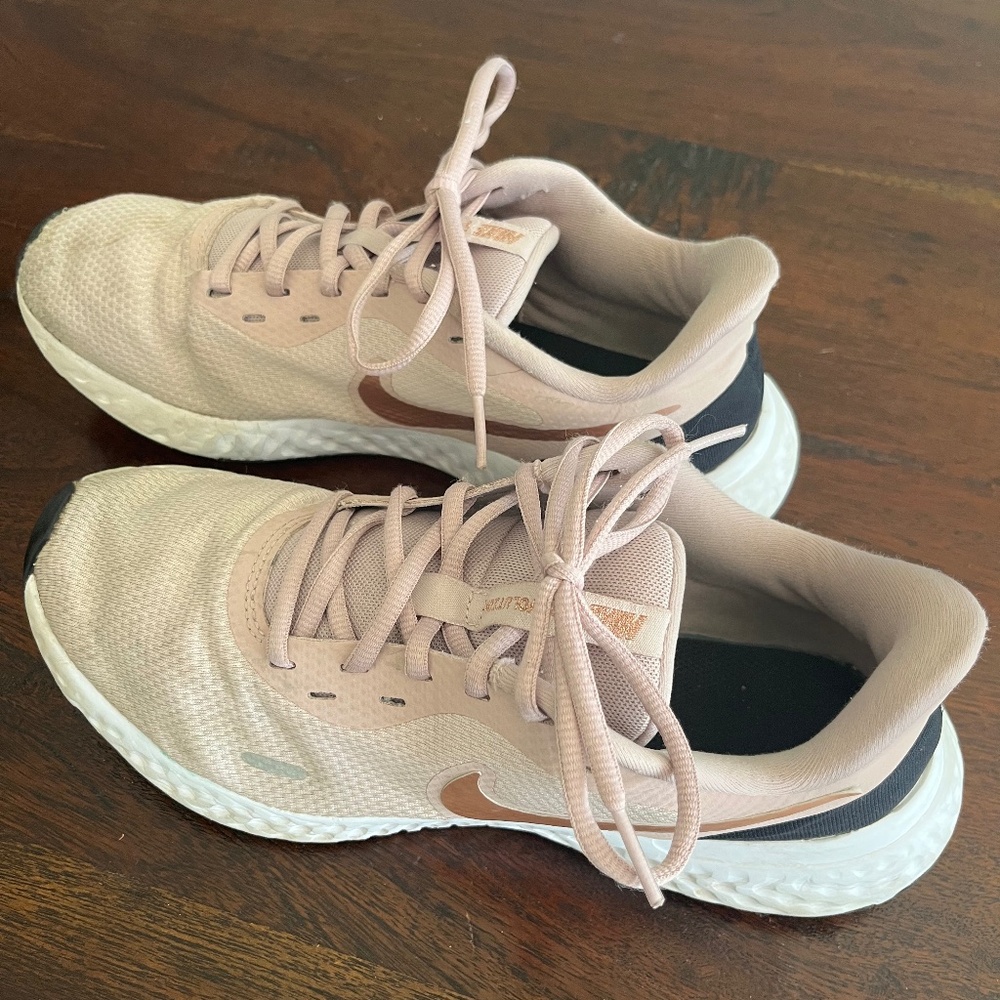 Nike Revolution - Picture 3 of 3